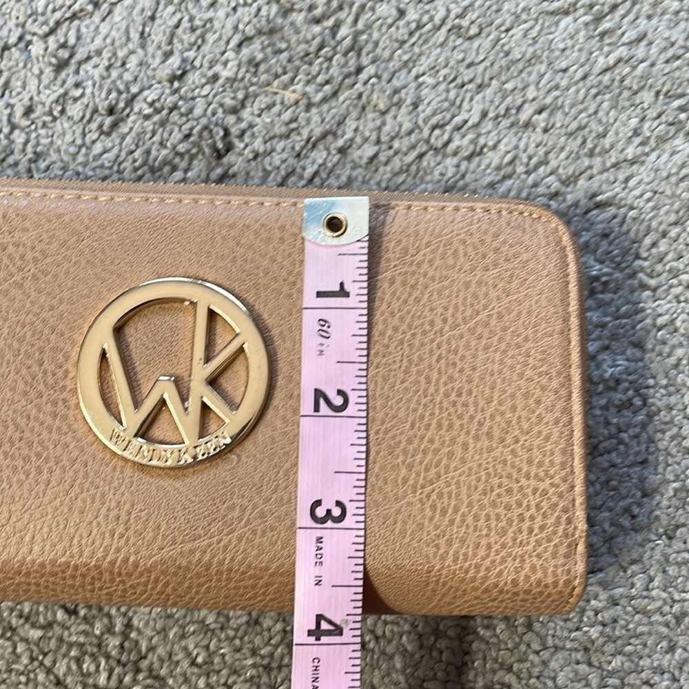 Wendy Keen Beige & Gold Multiple Compartment Zipper Wristlet Wallet - Picture 8 of 9